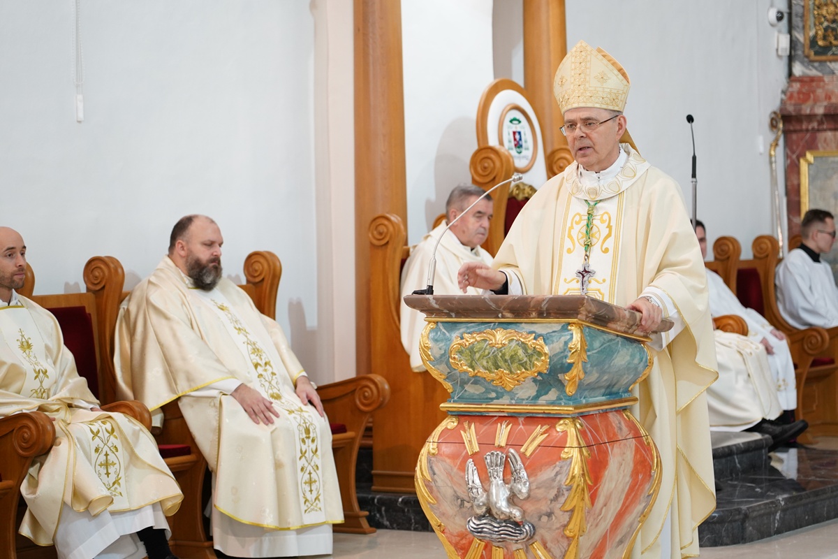 Polnoćku u Varaždinskoj katedrali predslavio varaždinski biskup Bože Radoš